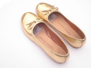 630303_golden_shoes_3